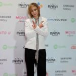【動画】YOSHIKI、レッドカーペットにクールな白ジャケットで登場！＜2023 MAMA AWARDS＞