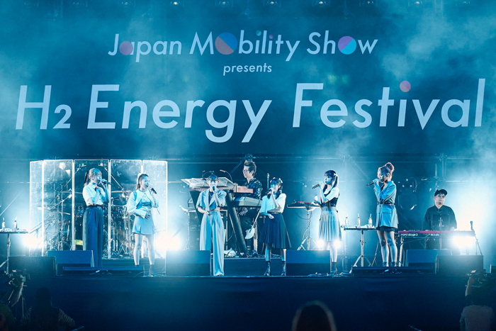 【写真特集】Little Glee Monster、H2 Energy Festivalにて圧巻のステージを繰り広げる！〈JAPAN MOBILITY SHOW 2023〉