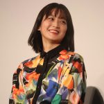 深川麻衣、カラフルなワンピースで舞台挨拶に登場！元アイドルを演じて身近な幸せを実感＜『つんドル』公開記念舞台挨拶＞