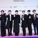 ATEEZ（エイティーズ）、凛としてクールなモノトーンコーデで登場！＜2023 MAMA AWARDS＞
