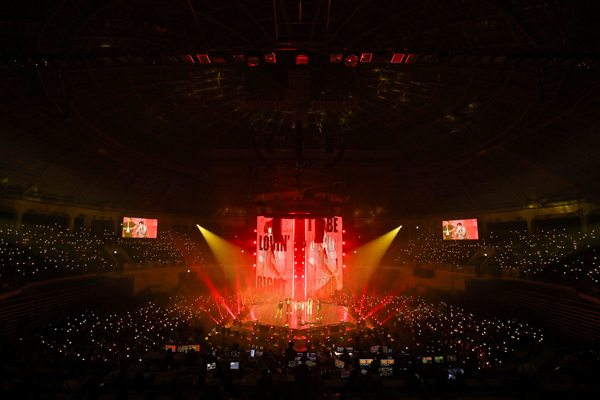 BTS/JUNG KOOK、ファンショーケースで『GOLDEN』全曲ステージを披露！