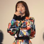 深川麻衣、カラフルなワンピースで舞台挨拶に登場！元アイドルを演じて身近な幸せを実感＜『つんドル』公開記念舞台挨拶＞