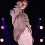 ミコライブライバー・py、ベージュキャンプウェア×キュートな丸メガネでウォーキング！〈GIGA・GIGA SONIC 2周年大感謝祭SPECIAL in 幕張メッセ presented by ドラゴンエッグ〉