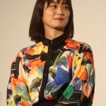 深川麻衣、カラフルなワンピースで舞台挨拶に登場！元アイドルを演じて身近な幸せを実感＜『つんドル』公開記念舞台挨拶＞