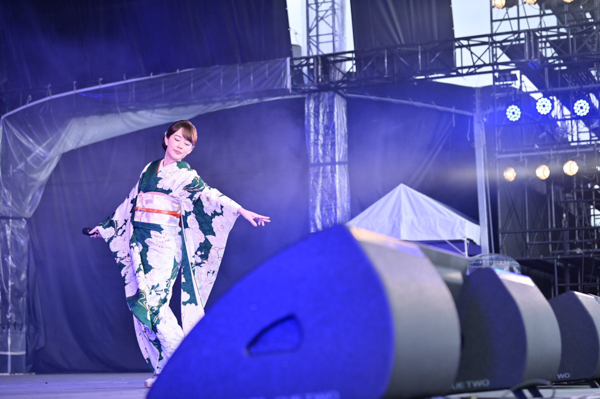 丘みどり、力強さと繊細さがミックスされた圧巻の歌唱力で会場を魅了！『椿姫咲いた』などを披露〈PEACE STOCK 78’ HIROSHIMA 2023〉