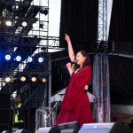 【写真特集】シンガーソングライター・TOMO、和をテイストにした紅白の麗しい衣装でオープニングアクトを飾る！〈PEACE STOCK 78’ HIROSHIMA 2023〉