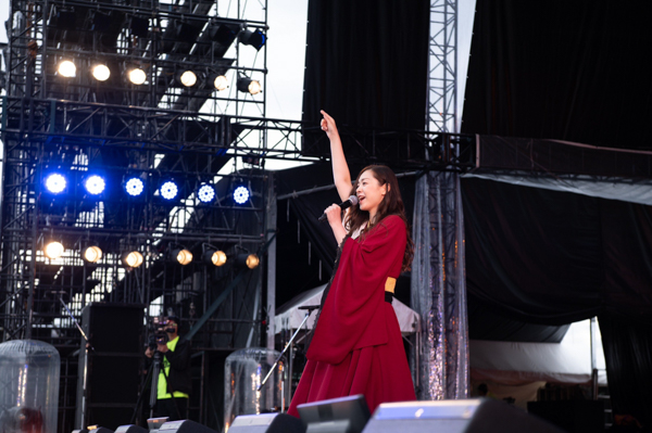 【写真特集】シンガーソングライター・TOMO、和をテイストにした紅白の麗しい衣装でオープニングアクトを飾る！〈PEACE STOCK 78’ HIROSHIMA 2023〉