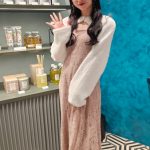 【写真特集】Jams Collection（ジャムズ）・一宮彩夏、麻布台ヒルズで可愛すぎる萌え袖コーデで彼女風SHOTを披露！