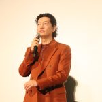 井浦新、アイドルと共同生活をしたおっさん役を演じる「観た人に寄り添う作品です。」＜『つんドル』公開記念舞台挨拶＞