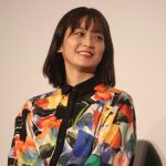深川麻衣、カラフルなワンピースで舞台挨拶に登場！元アイドルを演じて身近な幸せを実感＜『つんドル』公開記念舞台挨拶＞