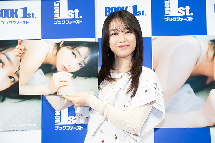 桜井日奈子が「120点満点です！！」と自信を見せたカレンダーブックの発売記念会見に登場！