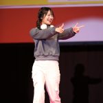 清水里香、胸キュンハートポーズでトップバッター！〈みなとみらいコレクション 2023〉