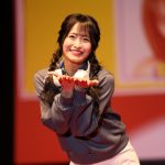 清水里香、胸キュンハートポーズでトップバッター！〈みなとみらいコレクション 2023〉