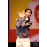 清水里香、胸キュンハートポーズでトップバッター！〈みなとみらいコレクション 2023〉