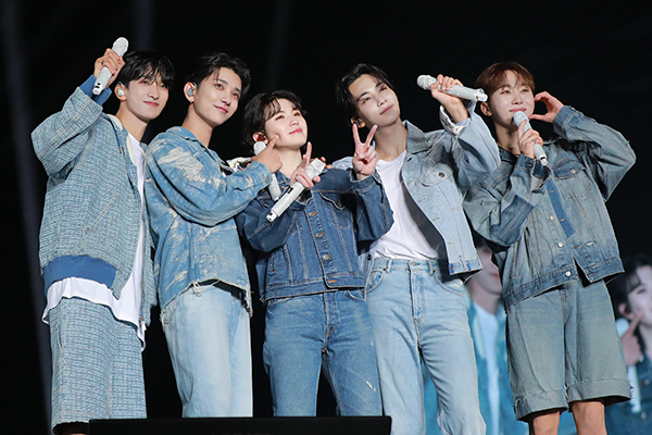 SEVENTEEN、デビュー後最大規模のドームツアー『SEVENTEEN TOUR 'FOLLOW' TO JAPAN』幕が開ける！