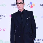 チャ・スンウォン、ダンディな魅力がたまらない黒縁メガネ姿で登場！＜2023 MAMA AWARDS＞