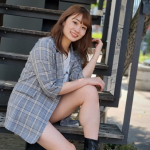 【写真特集第2弾】会社員・白瀬みさとさん、チェック柄のセットアップで美脚アピール! 「内面からも磨きをかけ、日本代表を目指します。」 <2023レディ・ユニバースジャパン東京代表>